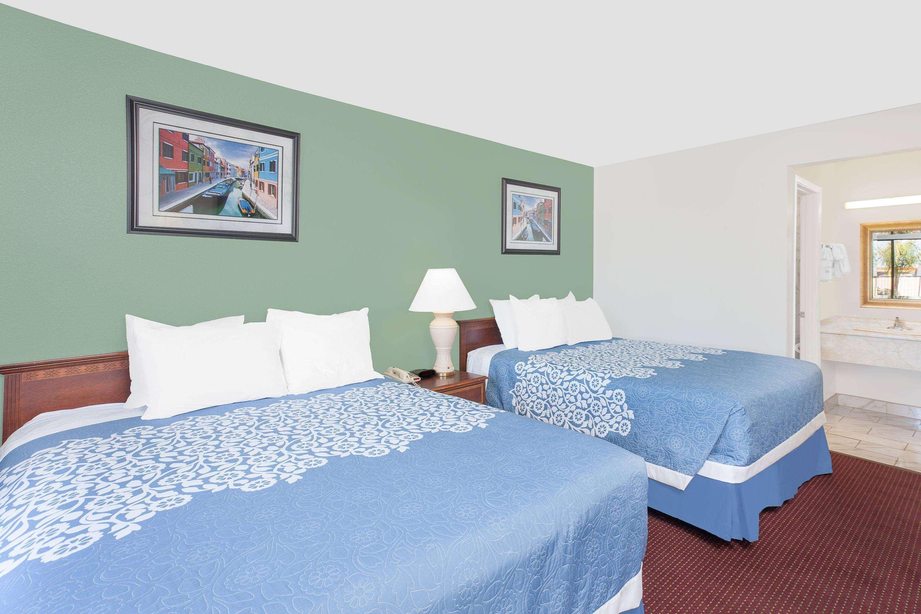 Days Inn By Wyndham Lost Hills Экстерьер фото