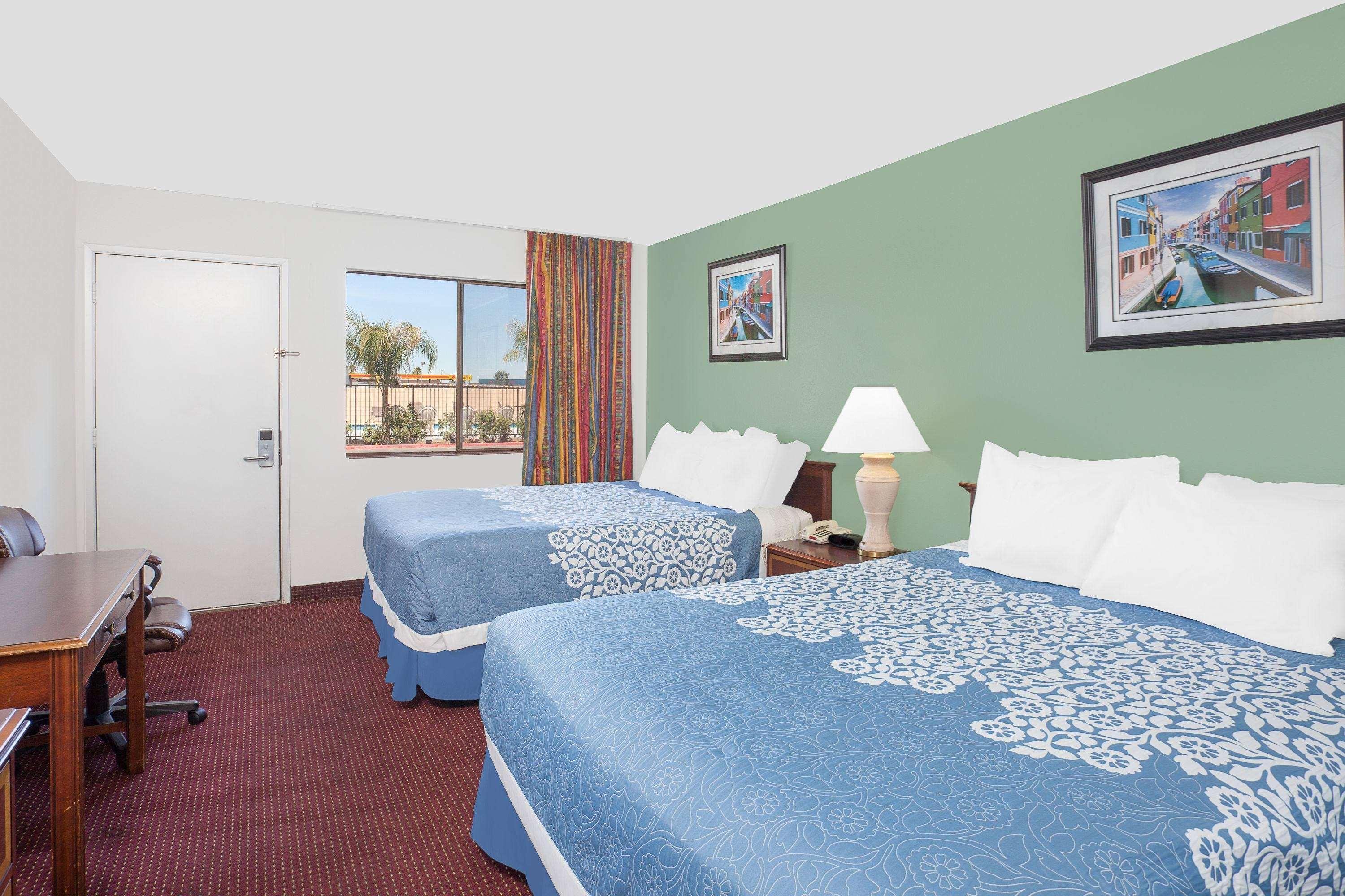 Days Inn By Wyndham Lost Hills Экстерьер фото