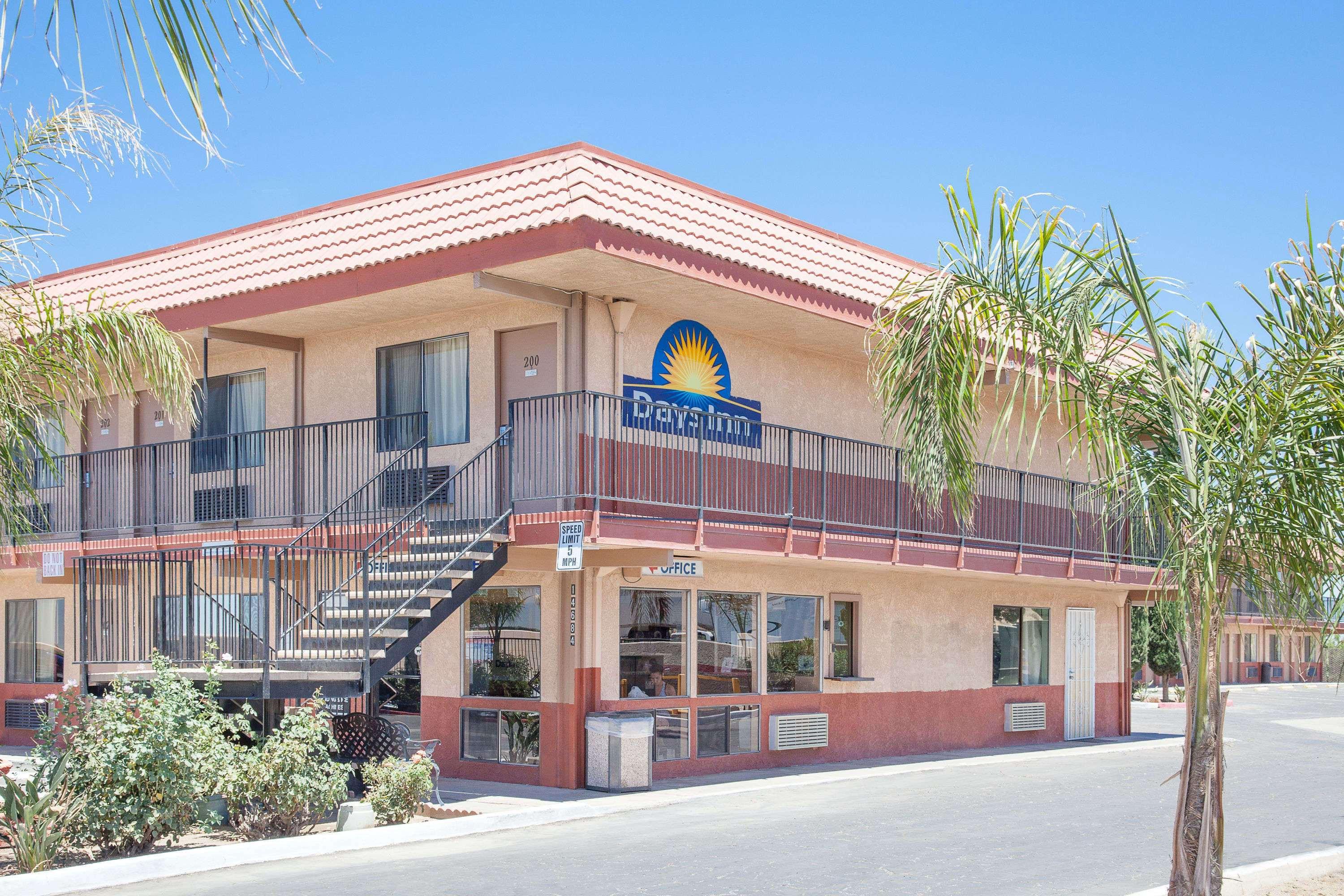 Days Inn By Wyndham Lost Hills Экстерьер фото