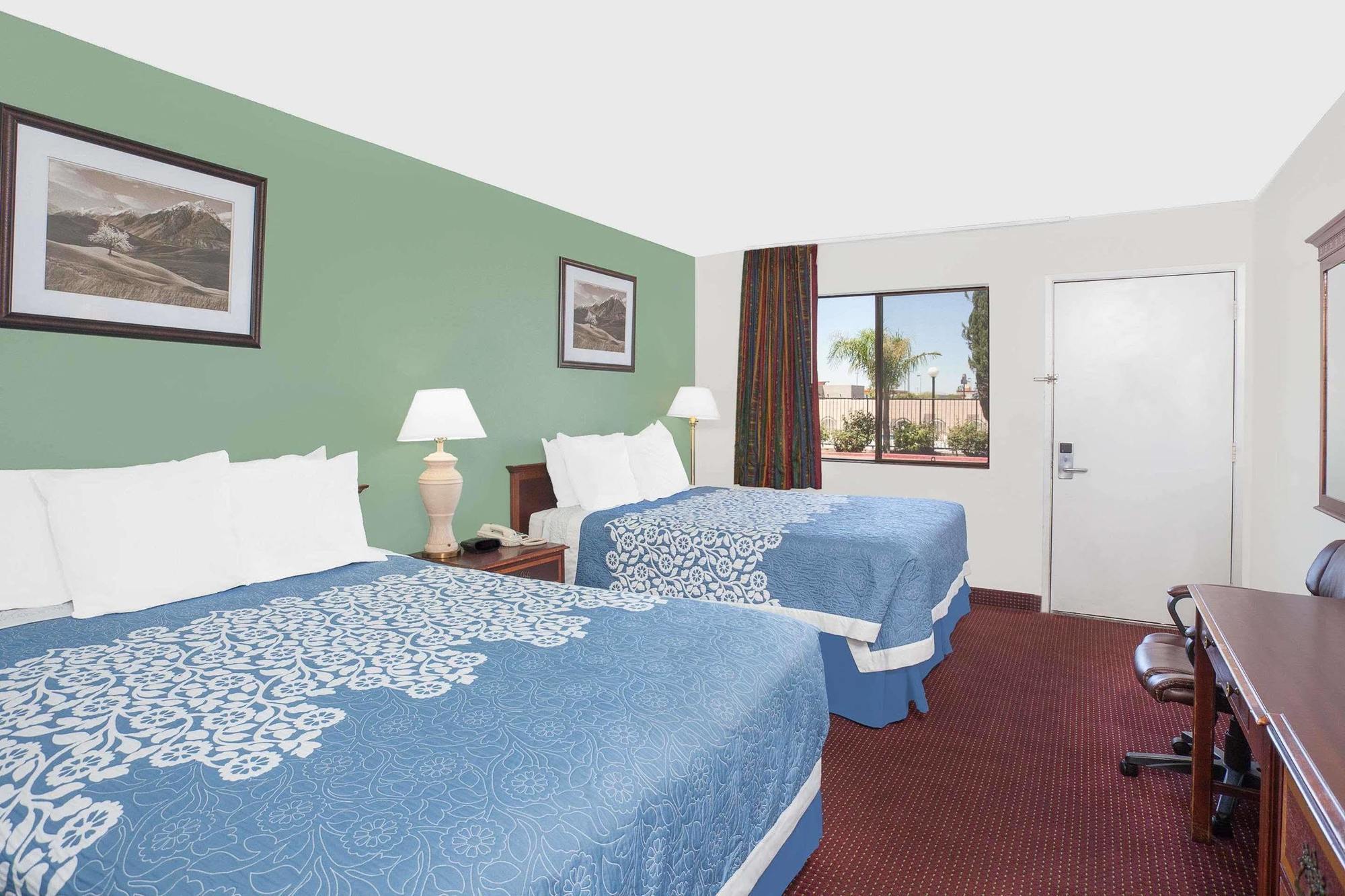 Days Inn By Wyndham Lost Hills Экстерьер фото
